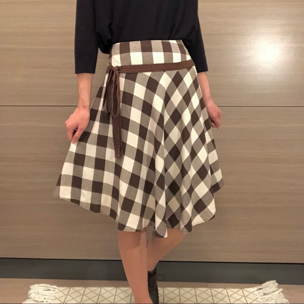 Casagroup brown and white gingham skirt with bow.  15 inch waist.